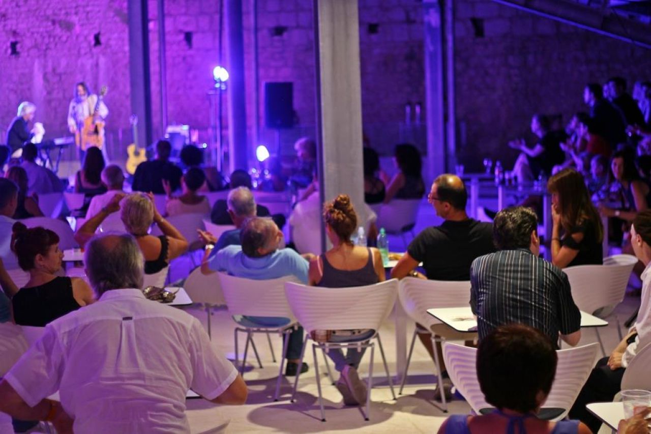 Strana B najvaljuje Papandopulo kvartet &amp; Večer francuske šansone